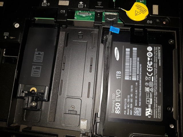 ThinkPad P51 storage compartment